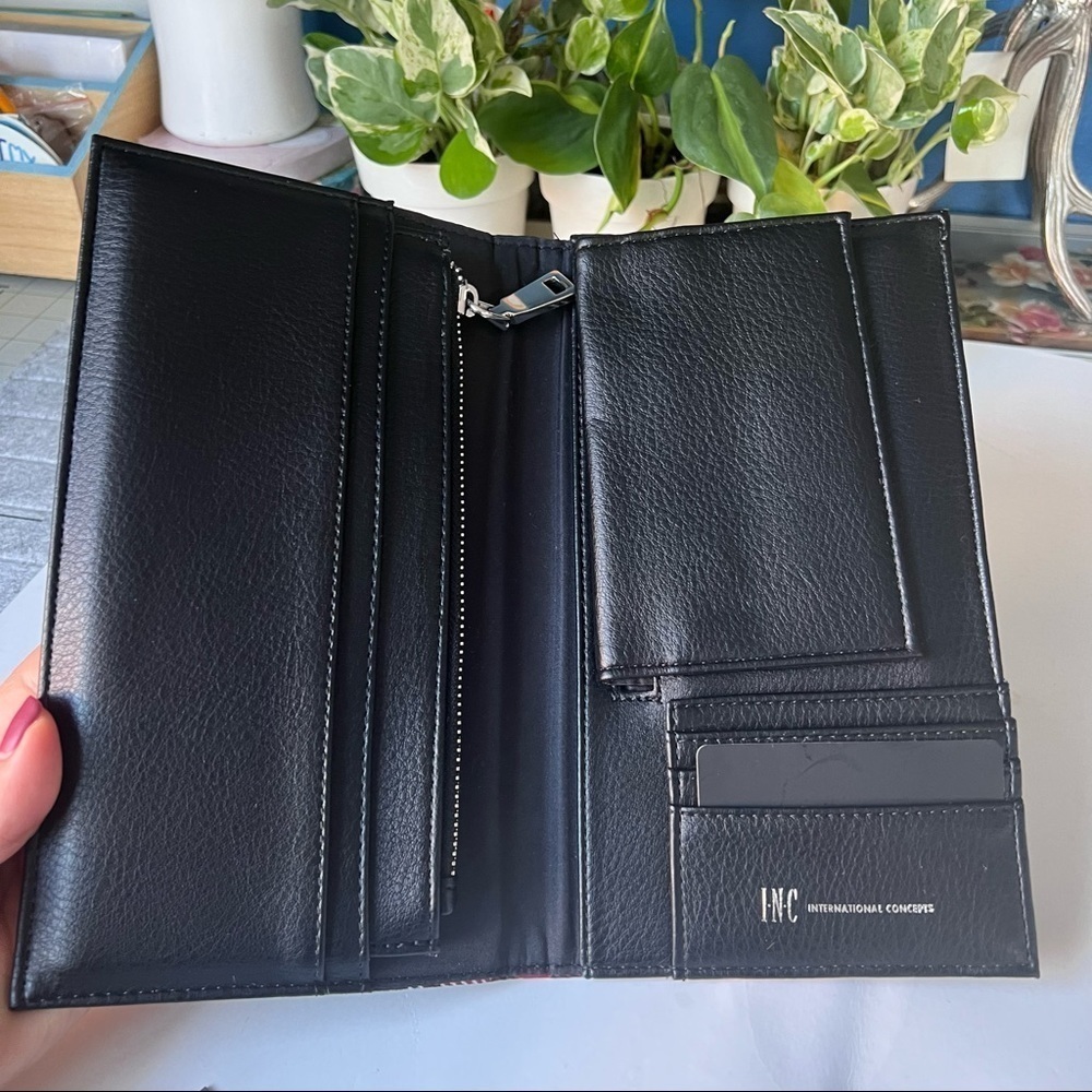 International Concepts Bifold Wallet - Picture 9 of 13